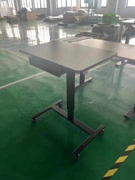 Lifting desk